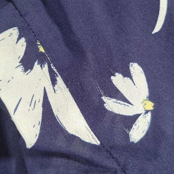 🔹️Liz Claiborne Blue & White Daisy Print Popover Blouse Small - Picture 13 of 13